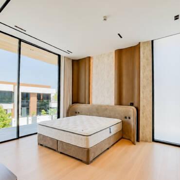 Pearl Jumeirah Signature Villa: 11-Metre Luxury Curtains & Smart Motorised Window Treatments